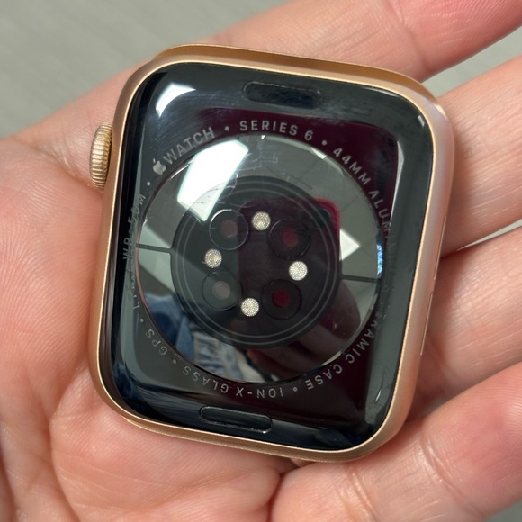 Apple Series 6 44M - Picture 2 of 3